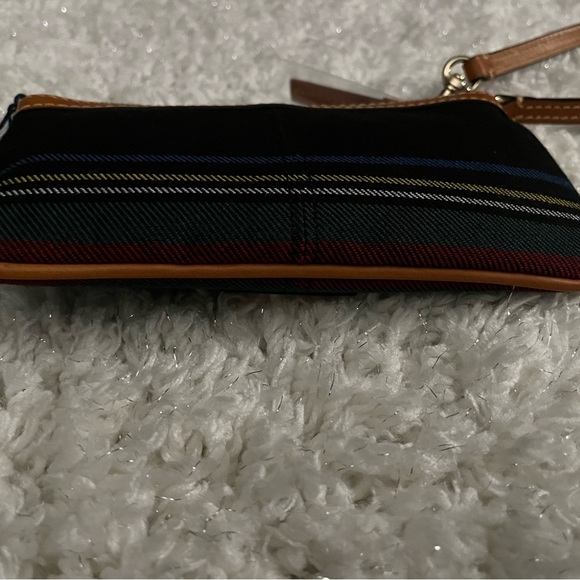 NWT Black Striped Dooney and Bourke Large Zip Wristlet - Picture 7 of 9